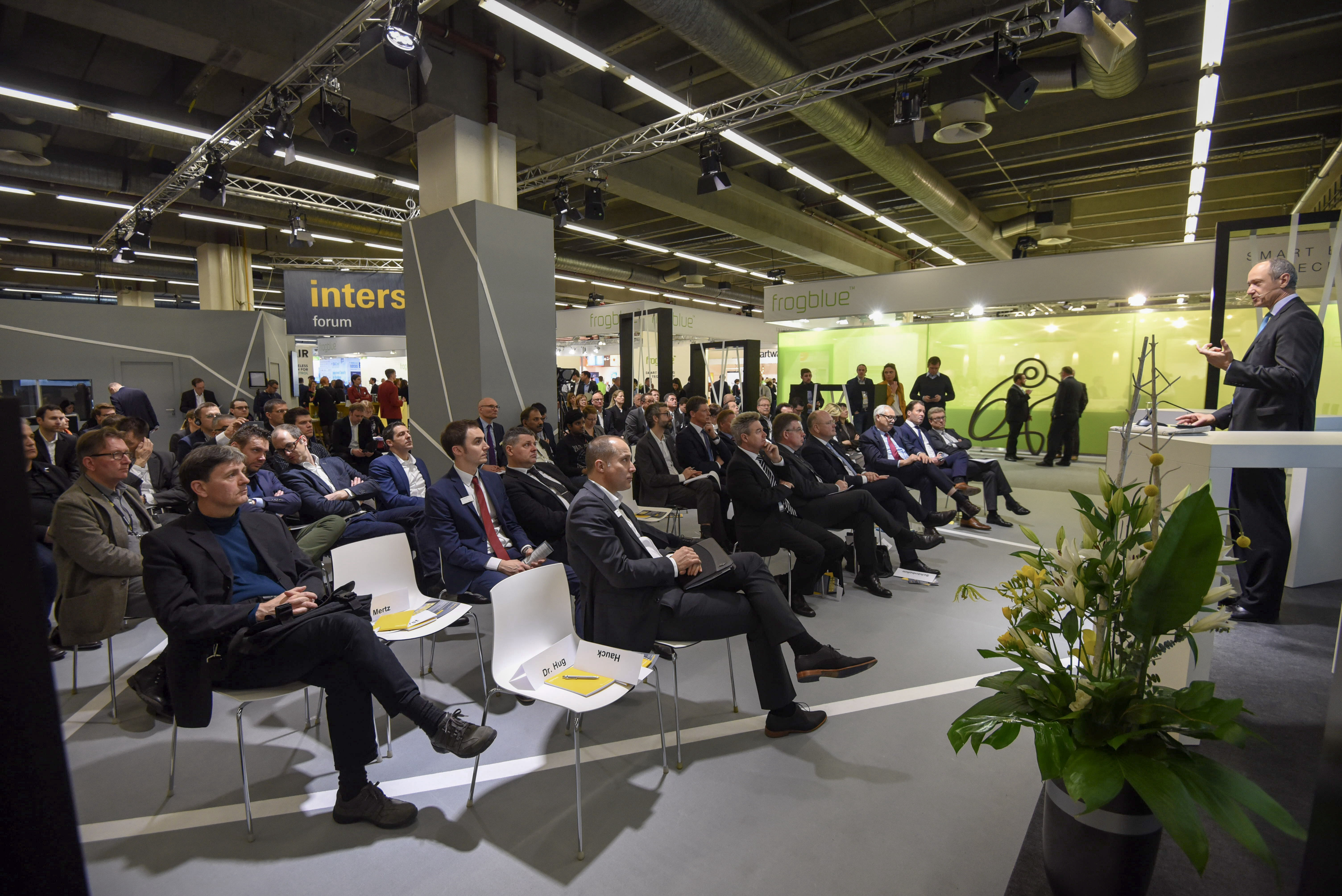 The Intersec Forum offers the opportunity to combine expert presentations with professional networking: The conference will be held in the direct vicinity of the industry suppliers of modern safety and building technology as part of Intersec Building.